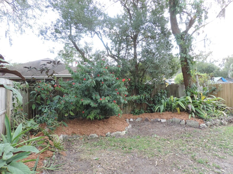 Building Photo - 2704 E Washington St