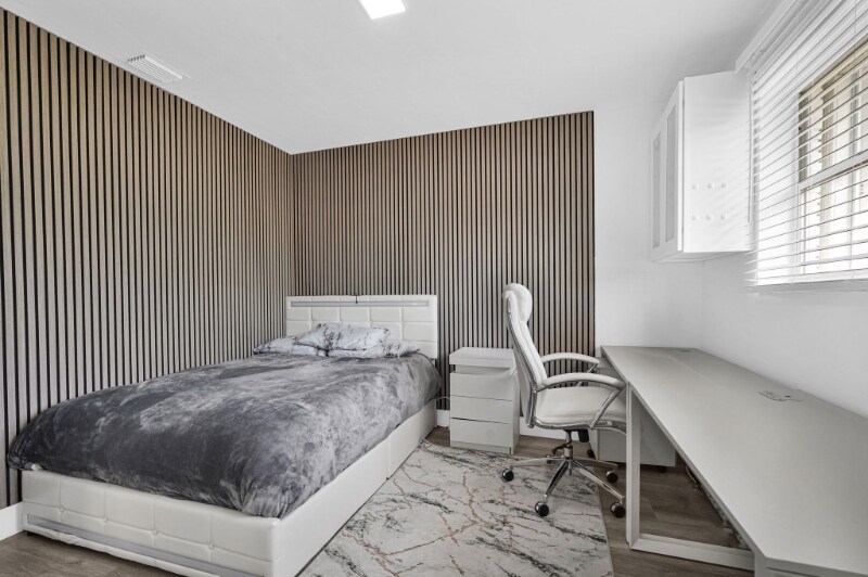 Building Photo - 1420 S 24th Terrace