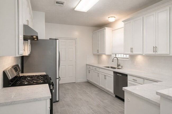Building Photo - 10904 Panther Ct
