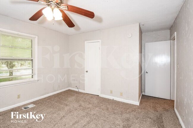 Building Photo - 3960 Hillside Ln