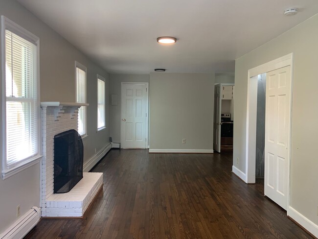 Building Photo - Kirkwood 2 BR convenient to shopping