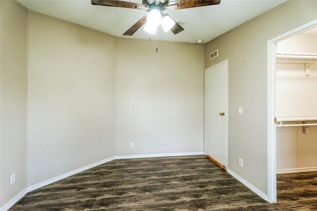 Building Photo - 9824 Stone Ranch Blvd