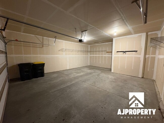 Building Photo - 9402 W Broek Dr