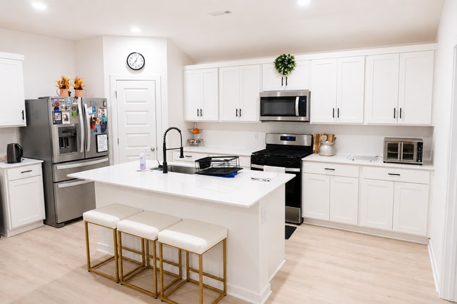 Building Photo - Newer Contemporary 3 bed / 2 bath Home in West Fayetteville - Available Aug 15th!