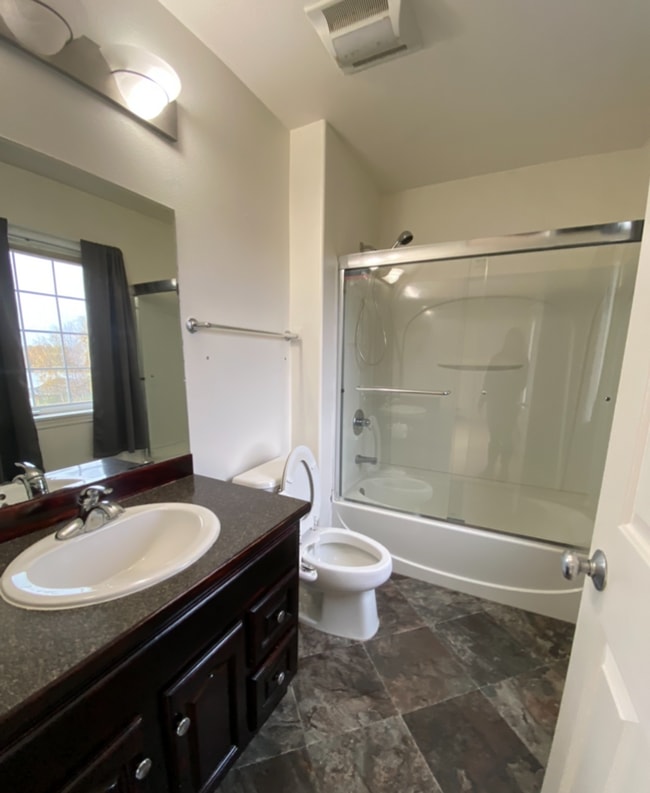 Building Photo - Fantastic 5 bedroom, 2.5 bath with an oversized 2 car garage, home on a private Acre, for rent ac...