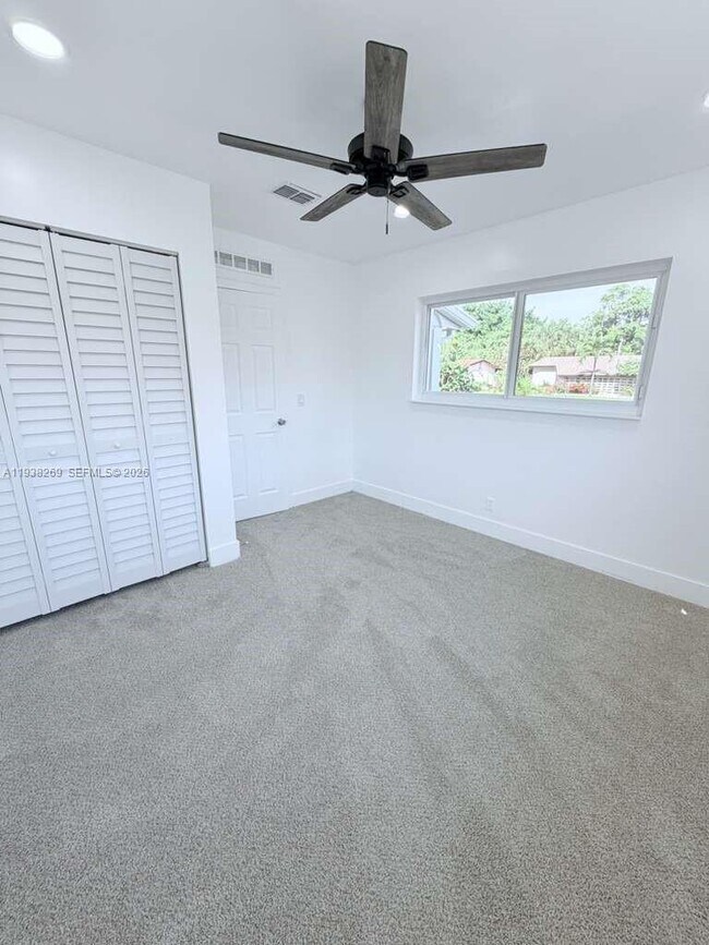 Building Photo - 134 SW 14th Ave