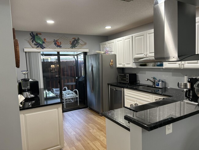 Building Photo - 8093 SE Villa Cir
