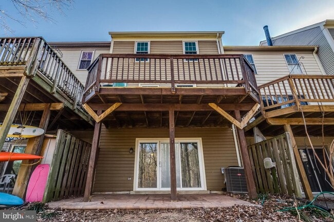 Building Photo - 3 Bedroom 3.5 Bath 3 Level Townhome in Germantown