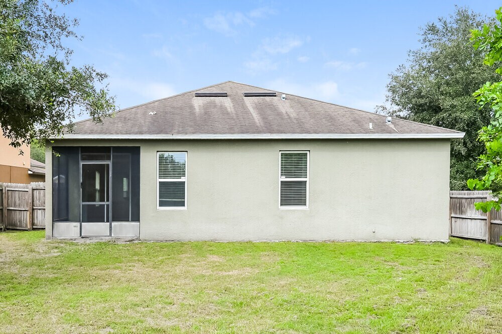Building Photo - 220 Daigledog St
