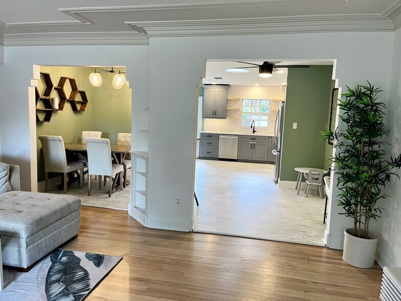 Building Photo - 6326 8th Ave N