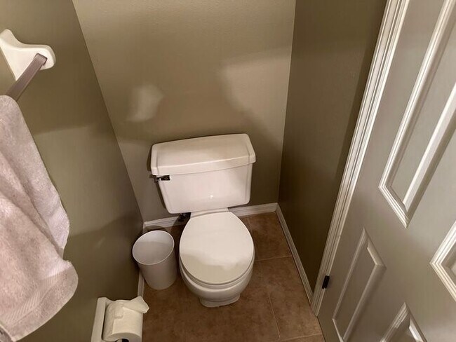 Building Photo - Cozy 3 bed 2.5 bath home in the heart of O...