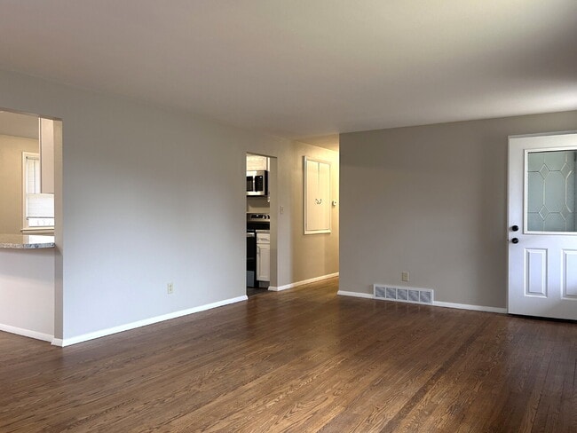 Building Photo - Fully Renovated 3 Bedroom Ranch!