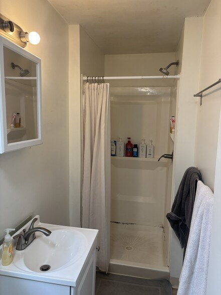 Bathroom - 2089 Fairview Ave