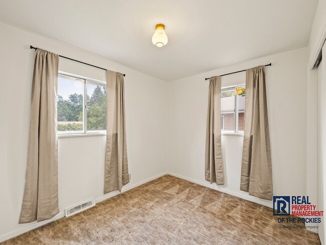Building Photo - Cozy 3-Bed, 2-Bath Home with Fireplace, & ...