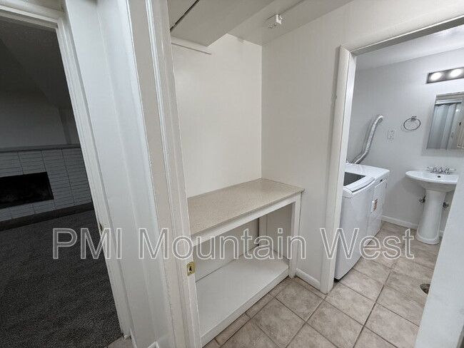 Building Photo - 698 Doren Dr