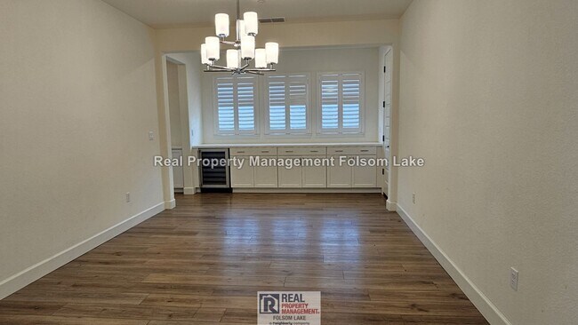 Building Photo - Upgraded 4 Bed + Loft | Solar | EV Charger | Outdoor Living | Folsom