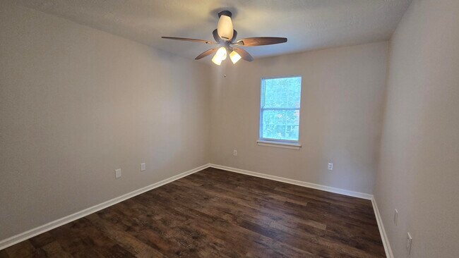 Building Photo - 123 Moss Creek Dr