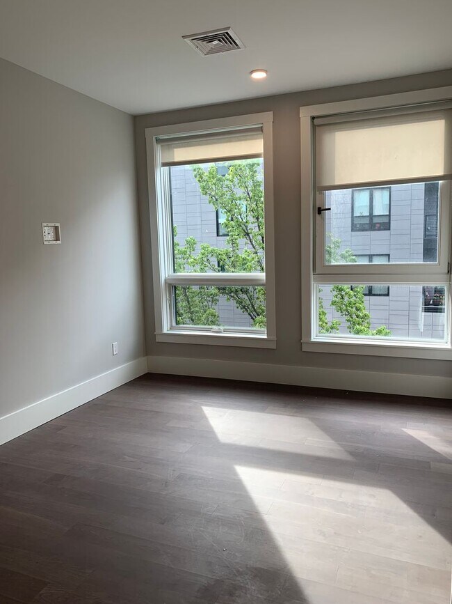 Building Photo - SEPTEMBER 1 - Jamaica Plain luxury 2 BR wi...