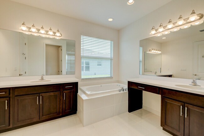 Building Photo - 11886 SW Poseidon Way