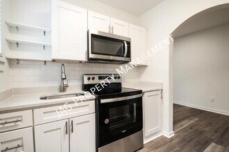 Building Photo - 2892 College St