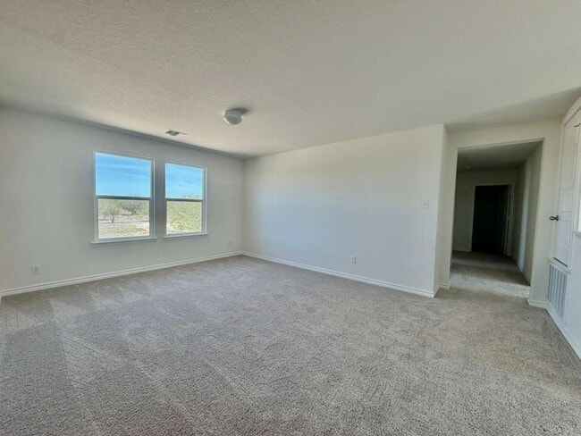 Building Photo - Modern Comfort Meets Style in Mariposa Manor