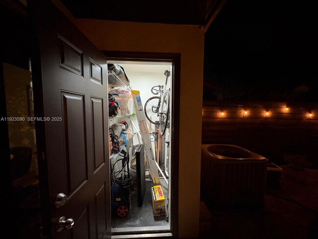 Building Photo - 7119 SW 105th Ct