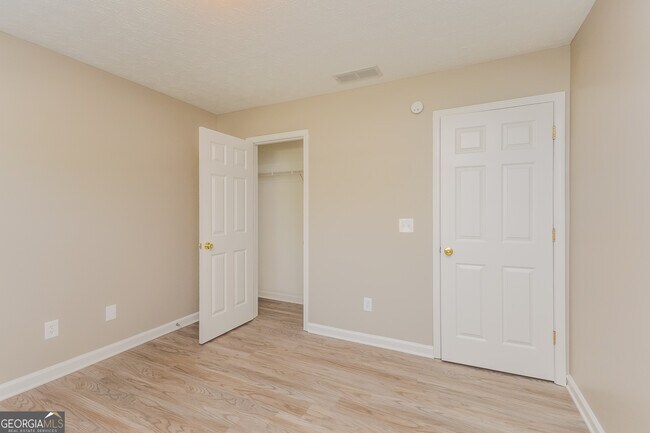 Building Photo - 235 Cypress Dr
