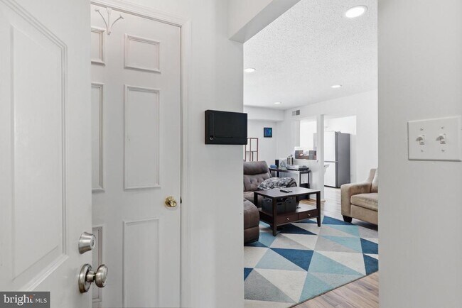 Building Photo - 7739 Inversham Dr