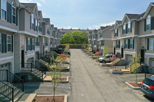 Building Photo - 2 Bed 1.5 Bath Townhouse for Rent in Monac...