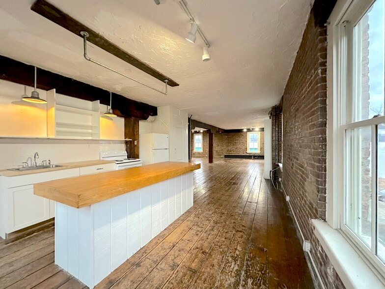 Building Photo - 12 Front St