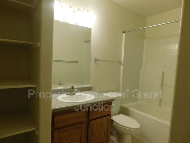 Building Photo - 3132 Shamrock Dr