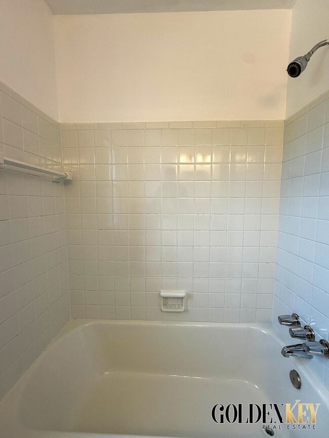 Building Photo - Charming 3 Bed 1 Bath on Detroit’s Eastside!
