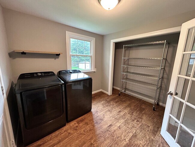 Building Photo - 1124 Bridle Ln