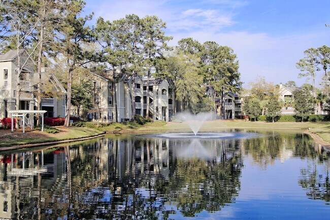 Building Photo - Amazing two bedroom 2nd Floor, Summer House Available June 19!