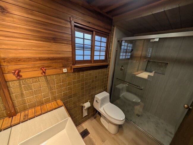 Building Photo - Rent Your Own Oasis! Available Now!