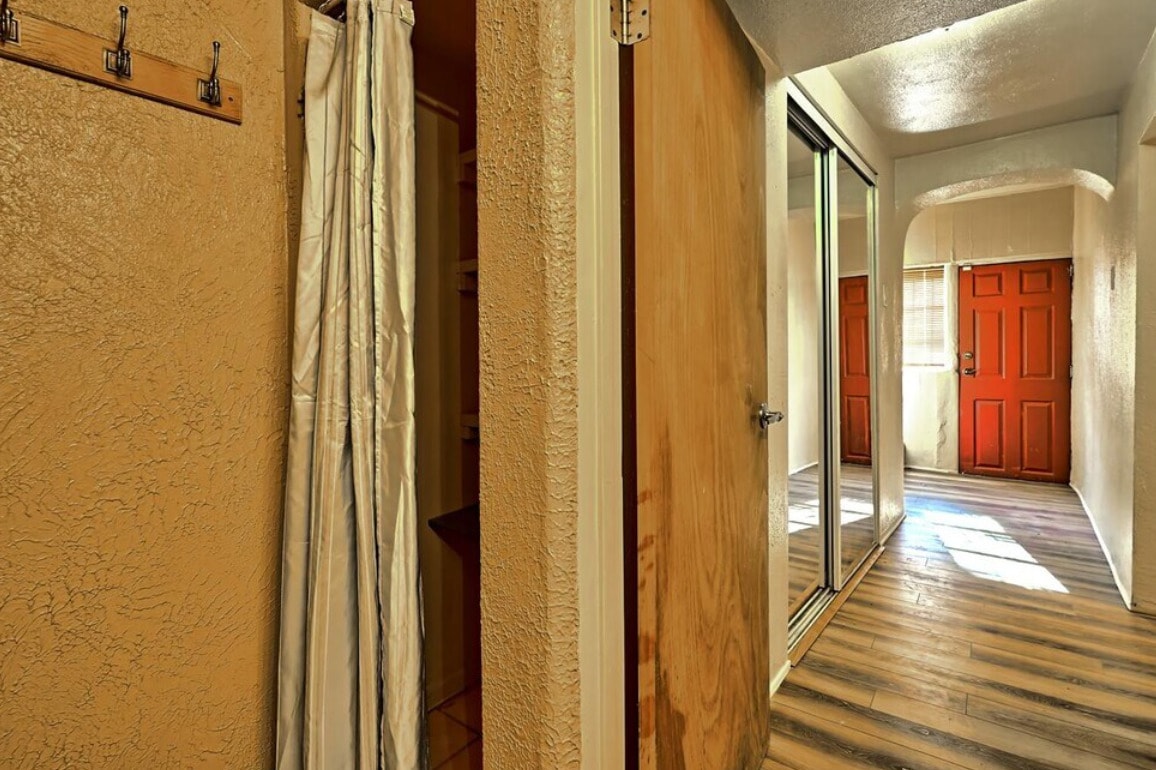 Building Photo - 1508 Edith Blvd NE