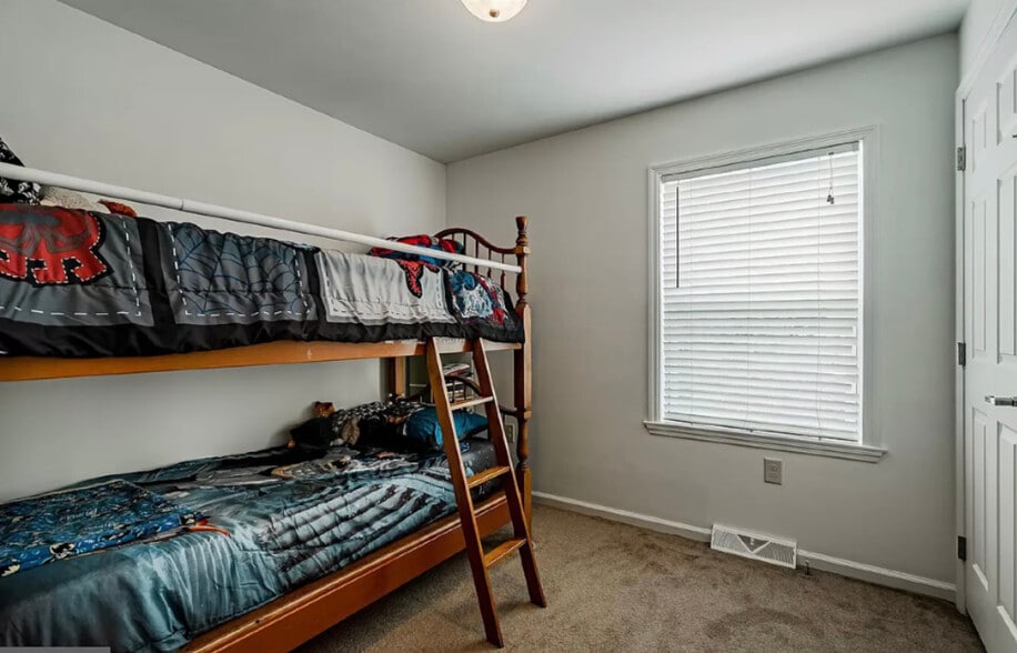 Bedroom 3 - Small - 122 Belvedere Ave