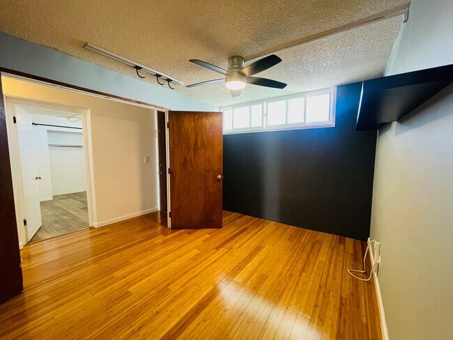 Building Photo - Partly Furnished 3-bedroom, 1.5-bath condo...