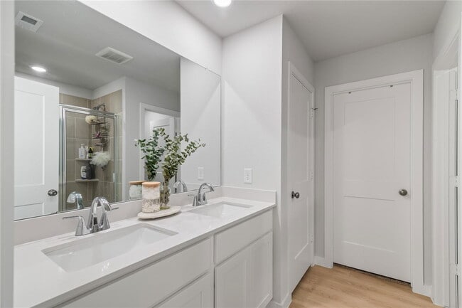 Building Photo - 123 Alset Dr