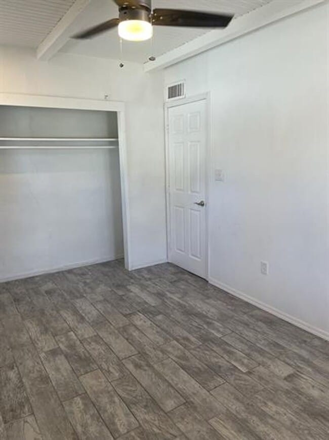 Building Photo - 3337 E Flower St