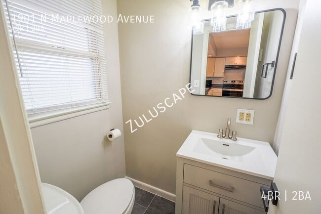 Building Photo - 1901 N Maplewood Ave