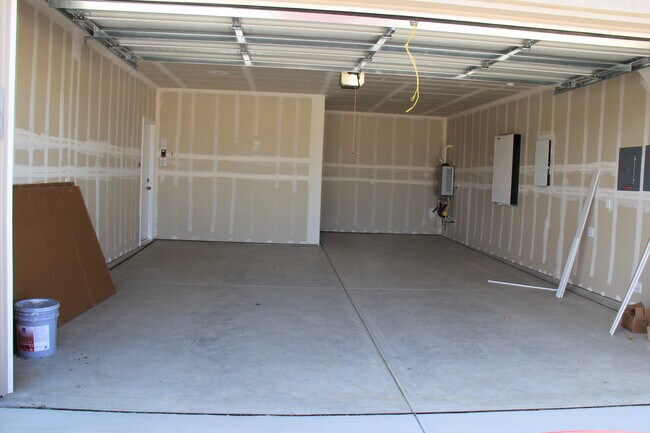 Building Photo - 3319 Golden Trails Ln