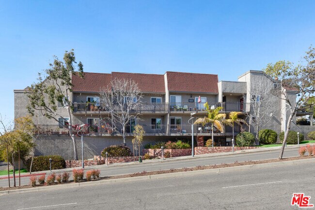 Building Photo - 1125 Pico Blvd