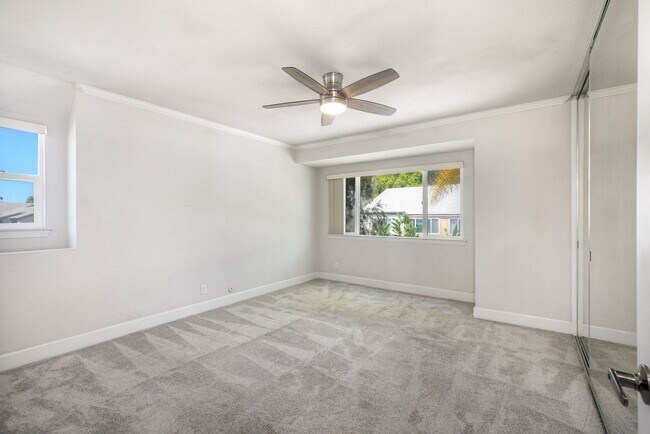 Building Photo - 1 Bedroom, 1 Bathroom Condo in the Villa La Jolla Community