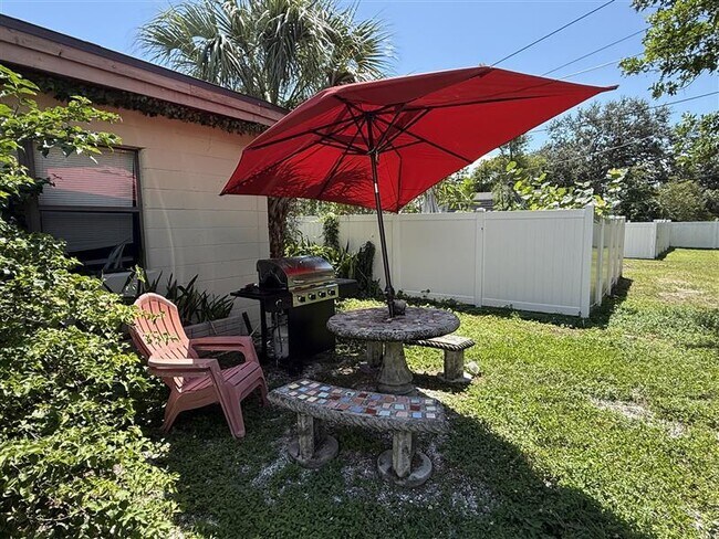 Building Photo - 1020 Queen St N