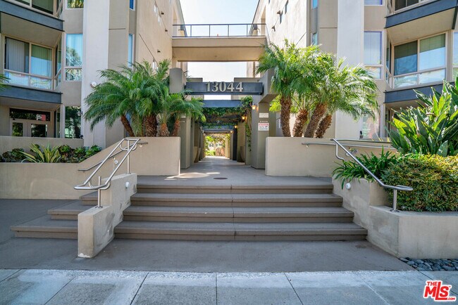 Building Photo - 13044 Pacific Promenade