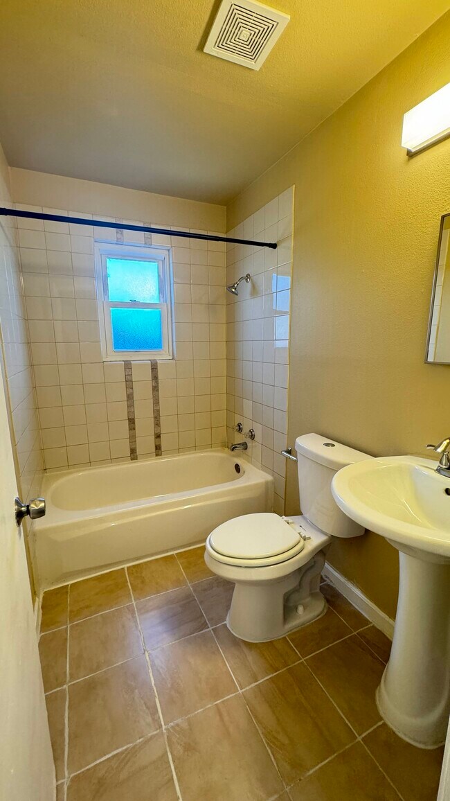 Building Photo - 2725 Del Oro Cir