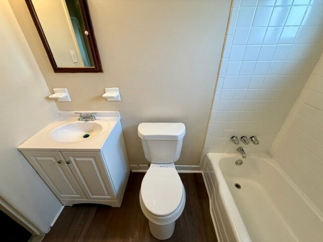 Building Photo - 2 Bedroom 1 Bath Townhouse For Lease Section 8 Ready Call KPM Detroit 313-429-3244