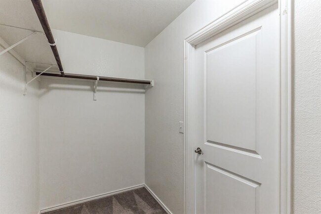 Building Photo - 3900 Alpine Autumn Dr