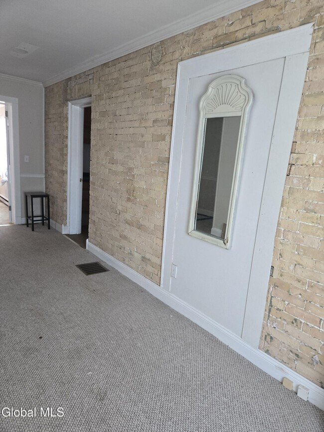 Building Photo - 318 Ridge St